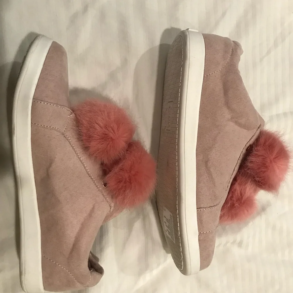 Sam Edelman Girls Pink Suede Pom Pom Sneakers